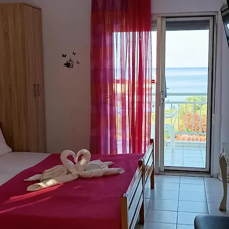 Apartment House Mantesos *