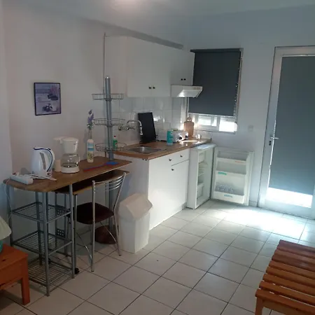 Apartment House Mantesos