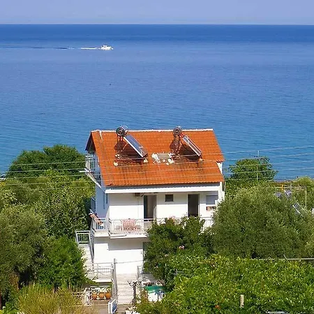Apartment House Mantesos Koinira