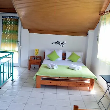 Apartment House Mantesos *